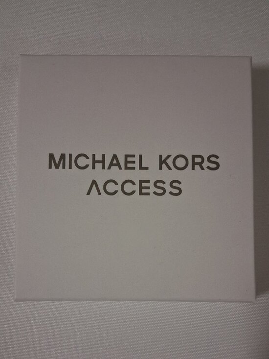 Michael Kors Access Runway Smartwatch –Gold (MKT5053) Gently Used main image 6